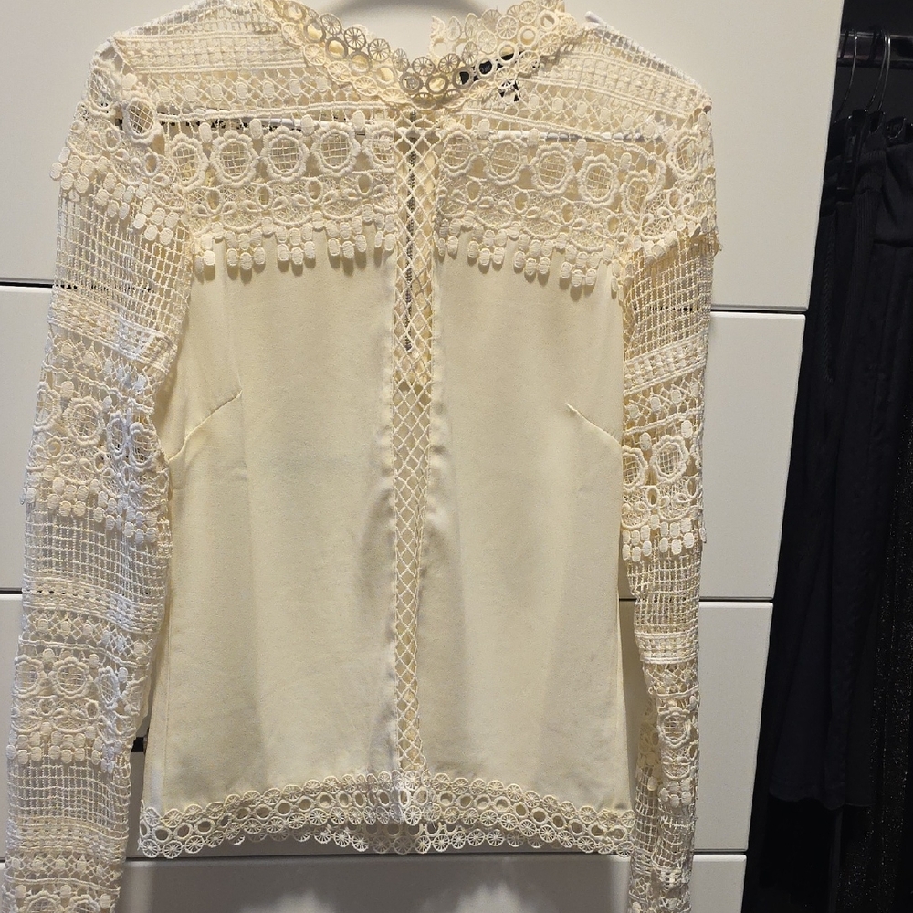 Romeo & Juliet Couture Cream Lace Blouse